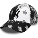 verstellbare-schwarze-und-weisse-kappe-mit-gebogenem-schirm-und-schwarzem-logo-9forty-paisley-print-der-new-york-yankees-mlb-von