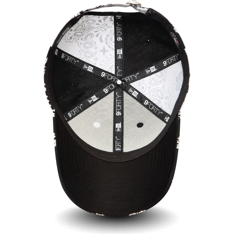 shapka-izvita-cherna-reguliruem-9forty-paisley-print-na-new-york-yankees-mlb-ot-new-era