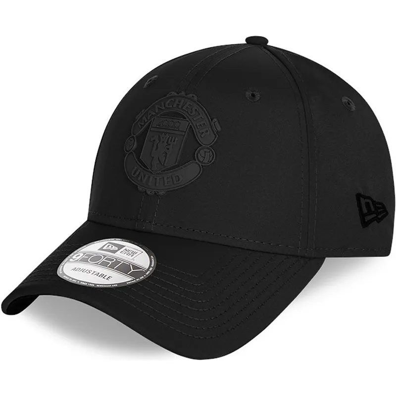 shapka-izvita-cherna-reguliruem-9forty-rubber-patch-na-manchester-united-football-club-premier-league-ot-new-era