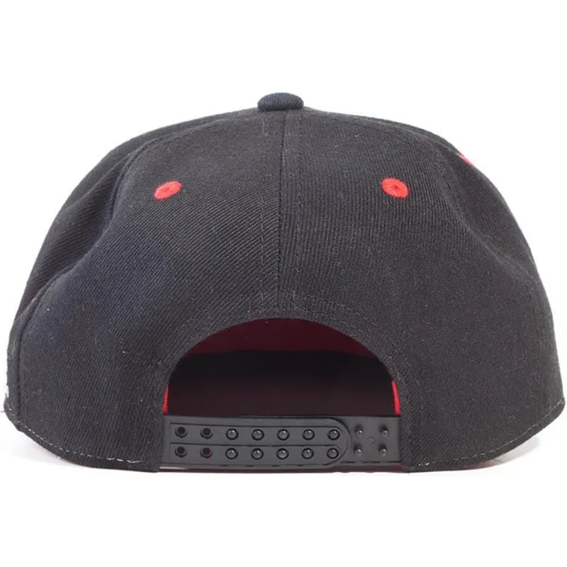 shapka-ploska-cherna-snapbek-red-helmet-ot-difuzed