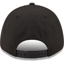 shapka-izvita-cherna-snapbek-9forty-black-and-gold-na-chicago-bulls-nba-ot-new-era