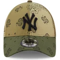 shapka-izvita-zelena-reguliruem-9forty-paisley-print-na-new-york-yankees-mlb-ot-new-era