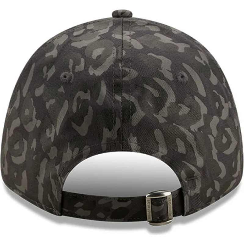 shapka-izvita-kamuflazh-reguliruema-cheren-9forty-all-over-camo-na-new-york-yankees-mlb-ot-new-era