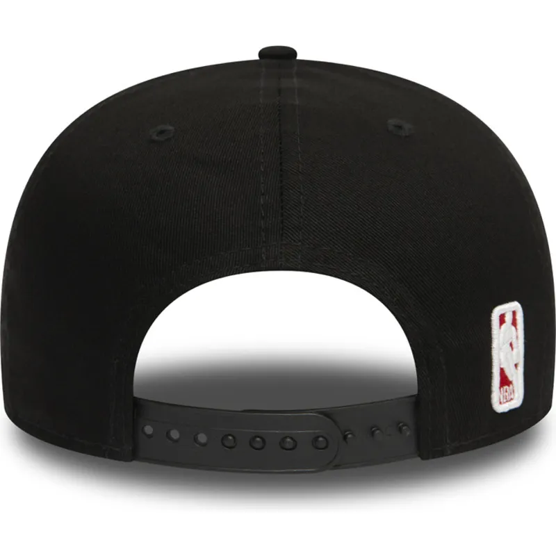 shapka-ploska-cherna-snapbek-9fifty-na-chicago-bulls-nba-ot-new-era