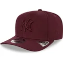 new-era-mlb-new-york-yankees-9fifty-stretch-snap-snapback-kappe-mit-gebogenem-schirm-in-weinrot-und-weinrotem-logo