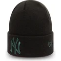 schwarze-mutze-mit-blauem-logo-knit-cuff-league-essential-der-new-york-yankees-mlb-von-new-era