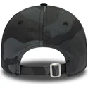 new-era-izvita-kozirka-youth-black-logo-9forty-league-essential-new-york-yankees-mlb-kamuflazhna-i-cherna-reguliruema-shapka