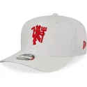 shapka-izvita-byala-reguliruem-9fifty-na-manchester-united-football-club-premier-league-ot-new-era