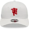 shapka-izvita-byala-reguliruem-9fifty-na-manchester-united-football-club-premier-league-ot-new-era