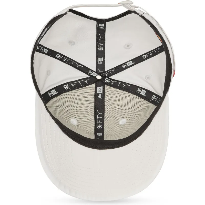 shapka-izvita-byala-reguliruem-9fifty-na-manchester-united-football-club-premier-league-ot-new-era