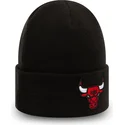 shapka-cherna-essential-cuff-na-chicago-bulls-nba-ot-new-era