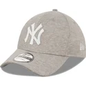 shapka-izvita-siv-reguliruem-9forty-jersey-na-new-york-yankees-mlb-ot-new-era