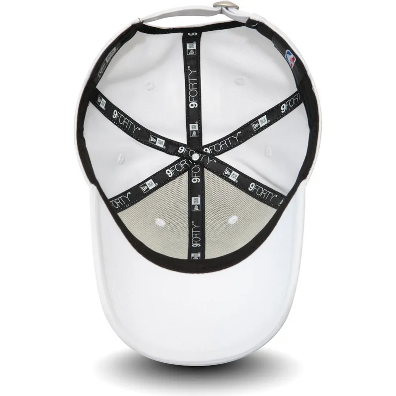 shapka-izvita-byala-reguliruem-9forty-shadow-tech-na-boston-celtics-nba-ot-new-era