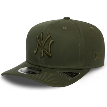 new-era-mlb-new-york-yankees-9fifty-stretch-snap-league-essential-grune-snapback-kappe-mit-gebogenem-schirm-und-grunem-logo