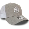 shapka-izvita-traker-siv-snapbek-a-frame-jersey-essential-na-new-york-yankees-mlb-ot-new-era