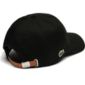 schwarze-verstellbare-kappe-mit-gebogenem-schirm-und-kontrastband-von-lacoste