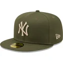 grune-eng-anliegende-59fifty-league-essential-kappe-der-new-york-yankees-mlb-von-new-era