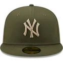 grune-eng-anliegende-59fifty-league-essential-kappe-der-new-york-yankees-mlb-von-new-era