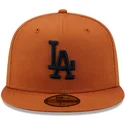 braune-eng-anliegende-kappe-mit-flachem-schirm-und-marineblauem-logo-59fifty-league-essential-der-los-angeles-dodgers-mlb-von-ne