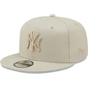 shapka-ploska-siv-snapbek-9fifty-league-essential-na-new-york-yankees-mlb-ot-new-era