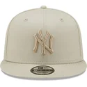 casquette-plate-grise-snapback-avec-logo-grise-9fifty-league-essential-new-york-yankees-mlb-new-era