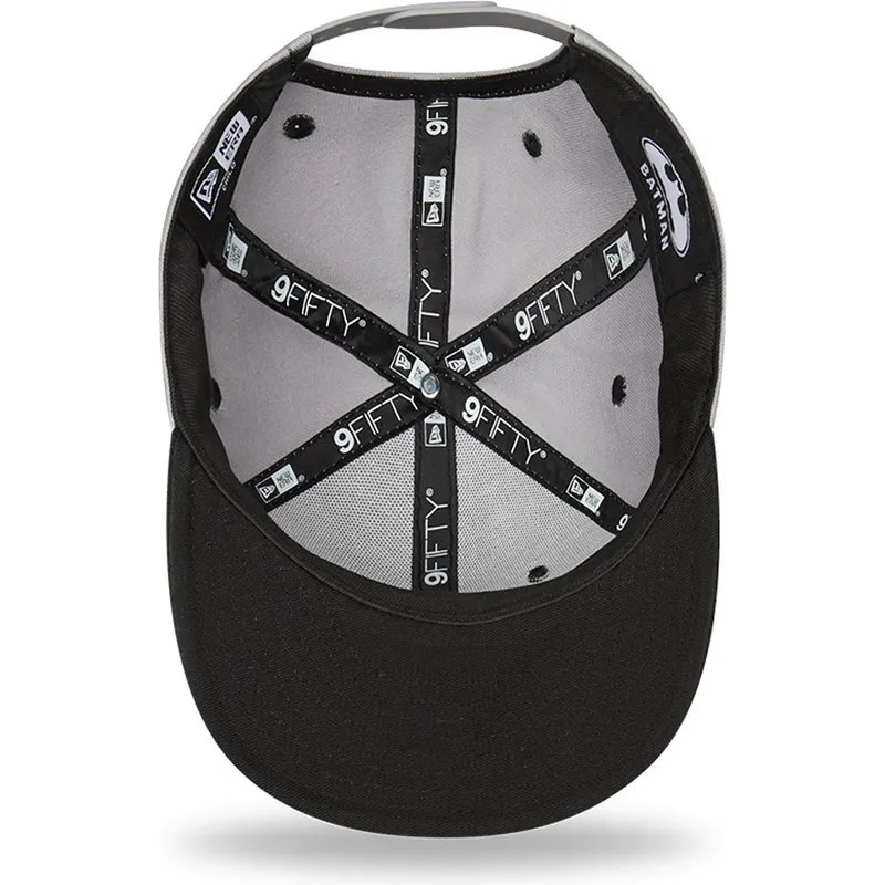 shapka-ploska-siv-snapbek-za-deca-9fifty-character-na-batman-dc-comics-ot-new-era