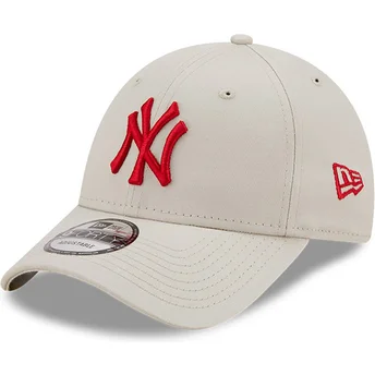 New Era Curved Brim Червено Лого 9FORTY League Essential New York Yankees MLB Бежова Регулируема Шапка