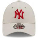 new-era-curved-brim-cherveno-logo-9forty-league-essential-new-york-yankees-mlb-bezhova-reguliruema-shapka