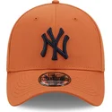 shapka-izvita-kafyav-prilepnala-39thirty-league-essential-na-new-york-yankees-mlb-ot-new-era