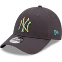 shapka-izvita-siv-reguliruem-9forty-camo-infill-na-new-york-yankees-mlb-ot-new-era