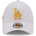 shapka-izvita-byala-reguliruema-dorado-9forty-stadium-food-na-los-angeles-dodgers-mlb-ot-new-era