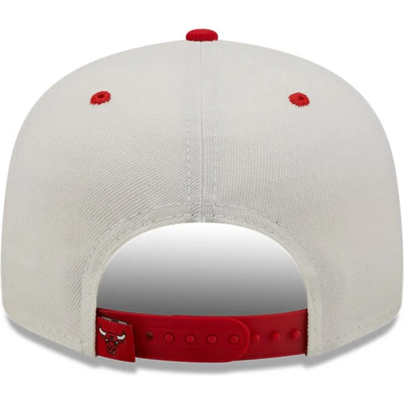 shapka-ploska-byala-snapbek-9fifty-white-crown-na-chicago-bulls-nba-ot-new-era