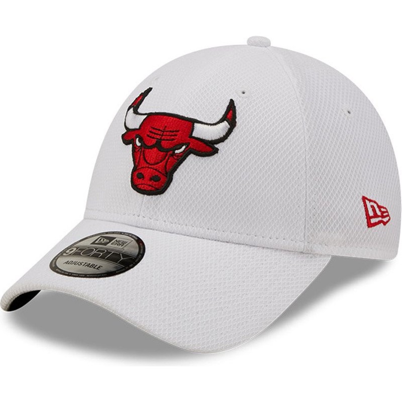 white chicago bulls snapback