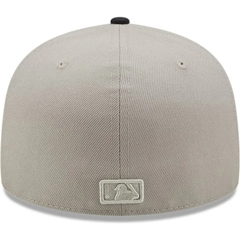 shapka-ploska-siv-prilepnala-59fifty-parche-lateral-na-new-york-yankees-mlb-ot-new-era