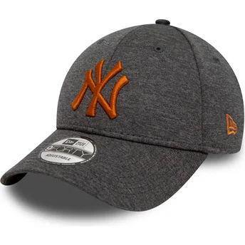 grau-gebogener-verstellbarer-kappe-mit-orangefarbenem-logo-9forty-shadow-tech-der-new-york-yankees-mlb-von-new-era