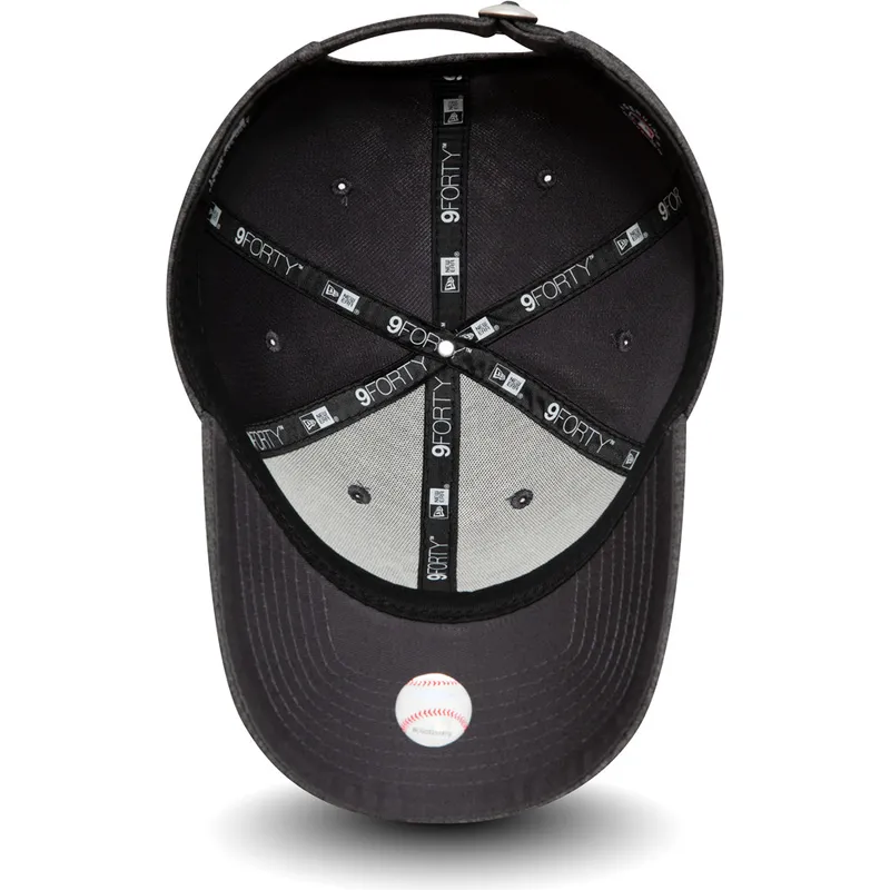 shapka-izvita-siv-reguliruem-9forty-shadow-tech-na-new-york-yankees-mlb-ot-new-era