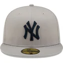 shapka-ploska-siv-prilepnala-59fifty-parche-lateral-world-series-na-new-york-yankees-mlb-ot-new-era
