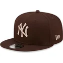 shapka-ploska-kafyav-snapbek-9fifty-league-essential-na-new-york-yankees-mlb-ot-new-era