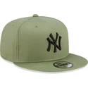 new-era-9fifty-league-essential-mlb-new-york-yankees-grune-snapback-kappe-mit-schwarzem-logo