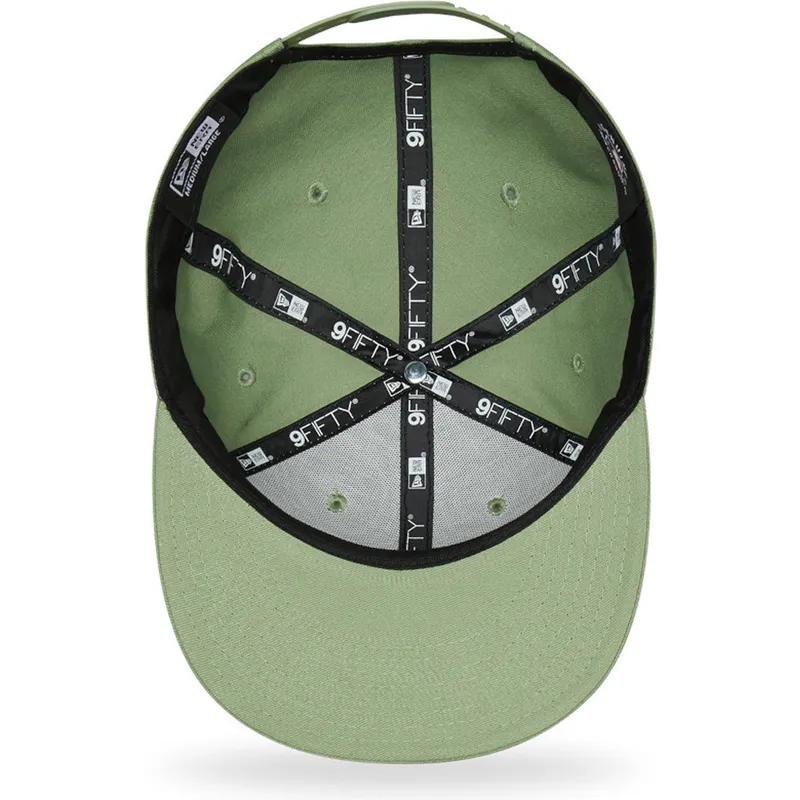shapka-ploska-zelena-snapbek-9fifty-league-essential-na-new-york-yankees-mlb-ot-new-era