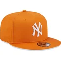 shapka-ploska-oranzhev-snapbek-9fifty-league-essential-na-new-york-yankees-mlb-ot-new-era