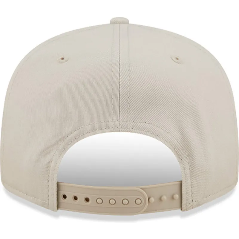 shapka-ploska-bezhov-snapbek-9fifty-league-essential-na-new-york-yankees-mlb-ot-new-era