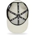 shapka-ploska-bezhov-snapbek-9fifty-league-essential-na-new-york-yankees-mlb-ot-new-era