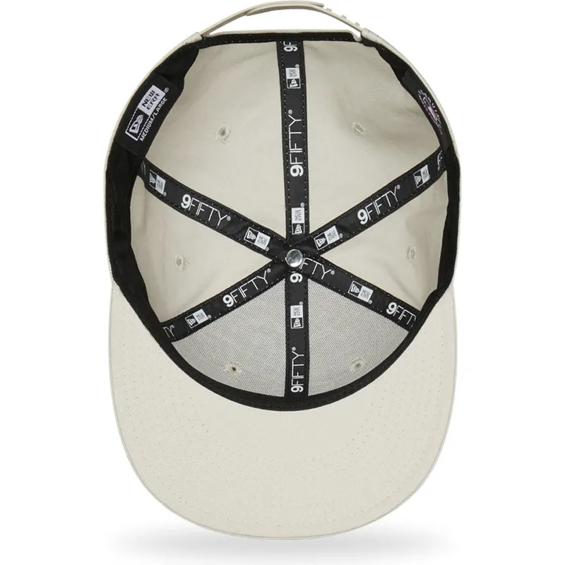 shapka-ploska-bezhov-snapbek-9fifty-league-essential-na-new-york-yankees-mlb-ot-new-era