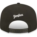 shapka-ploska-cherna-snapbek-9fifty-coops-na-new-york-yankees-mlb-ot-new-era