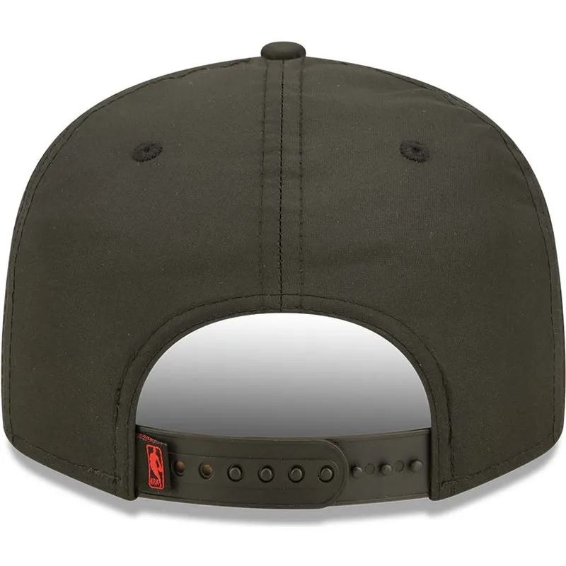 shapka-ploska-cherna-snapbek-9fifty-neon-pack-na-chicago-bulls-nba-ot-new-era shapka-ploska-cherna-snapbek-9fifty-neon-pack-na-chicago-bulls-nba-ot-new-era
