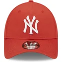 shapka-izvita-chervena-reguliruem-9forty-league-essential-na-new-york-yankees-mlb-ot-new-era