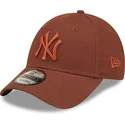 shapka-izvita-kafyav-reguliruem-9forty-league-essential-na-new-york-yankees-mlb-ot-new-era