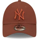 shapka-izvita-kafyav-reguliruem-9forty-league-essential-na-new-york-yankees-mlb-ot-new-era