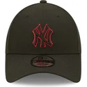 shapka-izvita-cherna-snapbek-9forty-neon-pack-repreve-na-new-york-yankees-mlb-ot-new-era